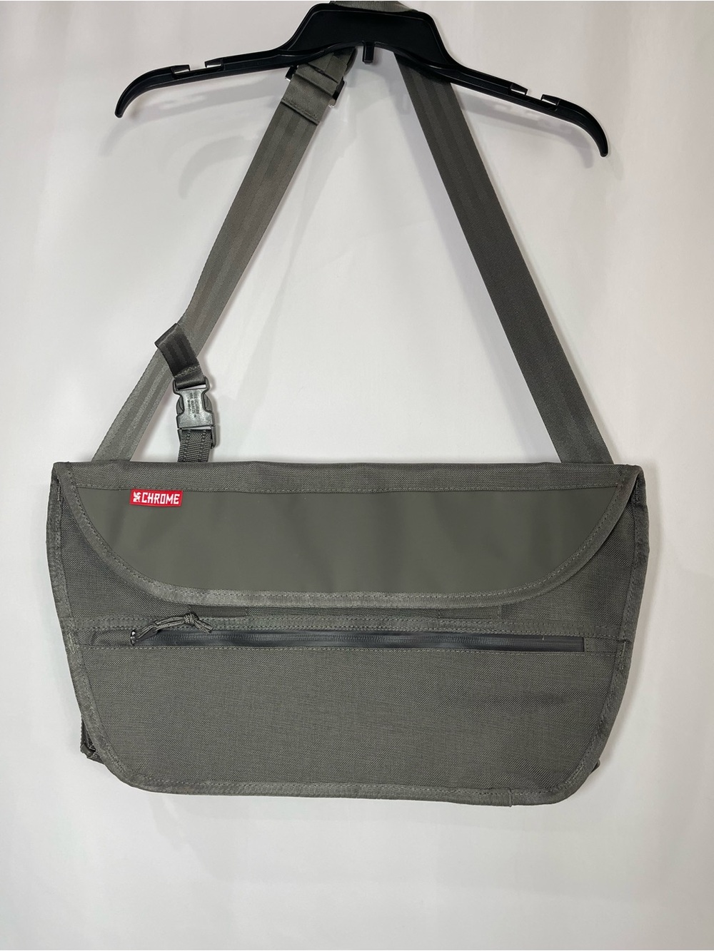 Chrome Industries Simple 12L Messenger bag gray urban commuter bag minimalist